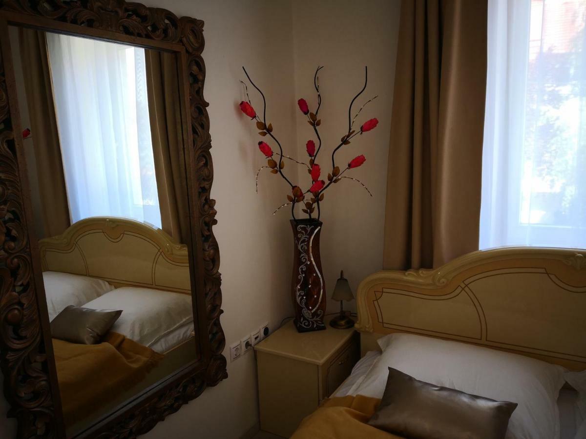 Kupola Apartman Szeged Eksteriør bilde